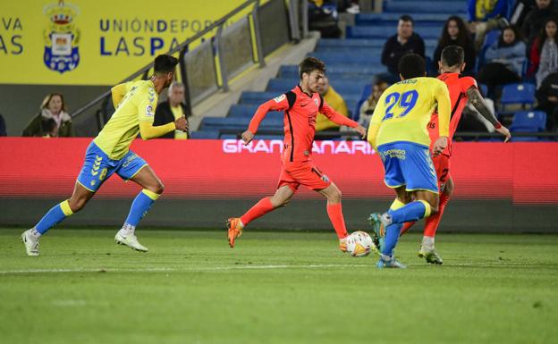 Malaga's only goalscorer against Las Palmas, Febas, runs with the ball. 