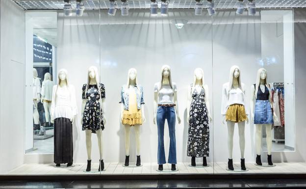 Which stores will be open this holiday Monday, 2 May, on the Costa del Sol?