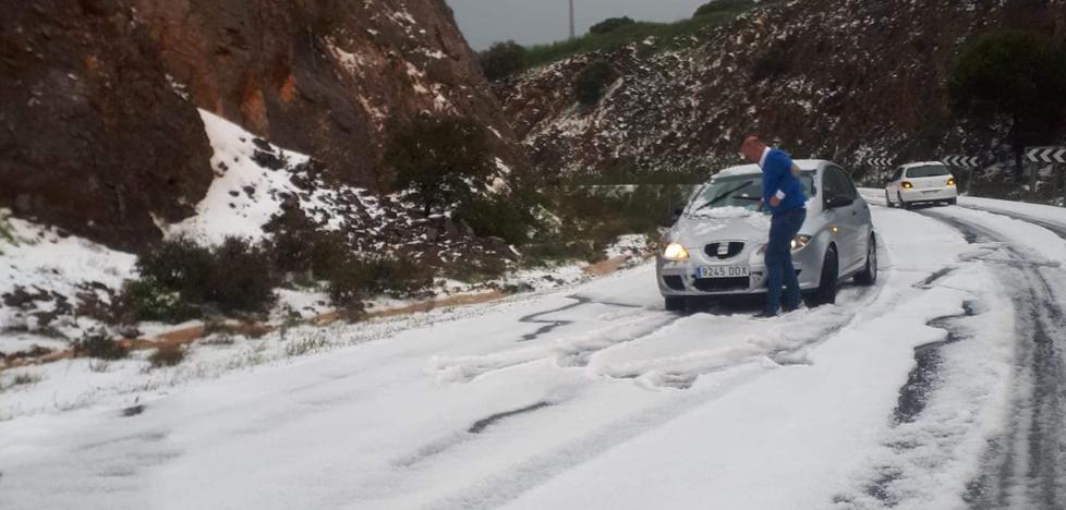Hailstones blanket the road from Ronda to San Pedro de Alcántara, today. 
