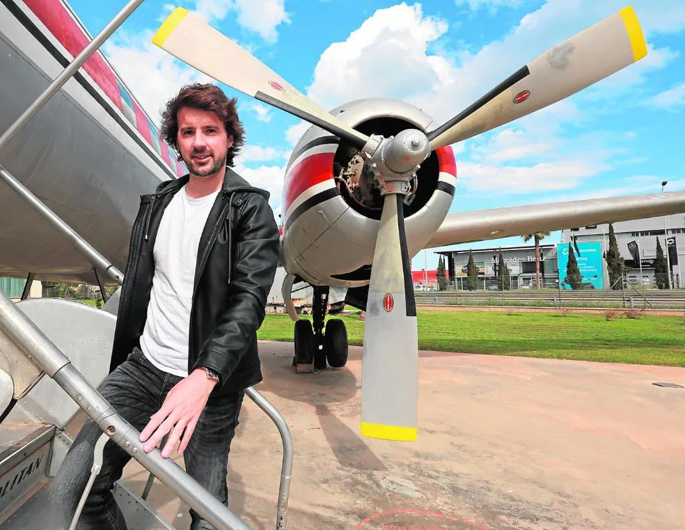pEarly tourism.Local aeronautical engineer Álvaro Rojas alongside one of the aircraft. 