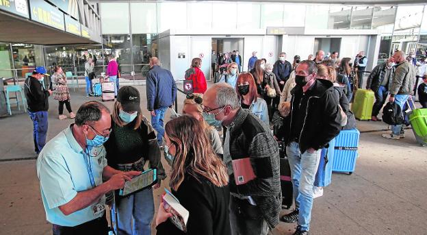 Foreign tourists arriving for Easter talk to their holiday representative at Malaga Airport last month. 