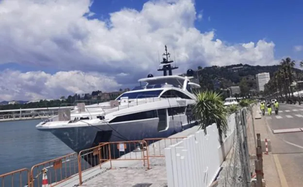 The Pantera, the first craft to moor in the new megayacht marina in the Port of Malaga. 
