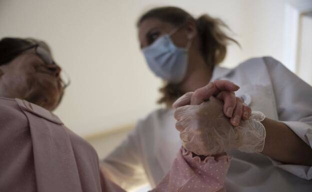 Masks are no longer compulsory for care workers. 