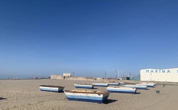 Moraga boats on Marbella's Playa del Cable /j. d.