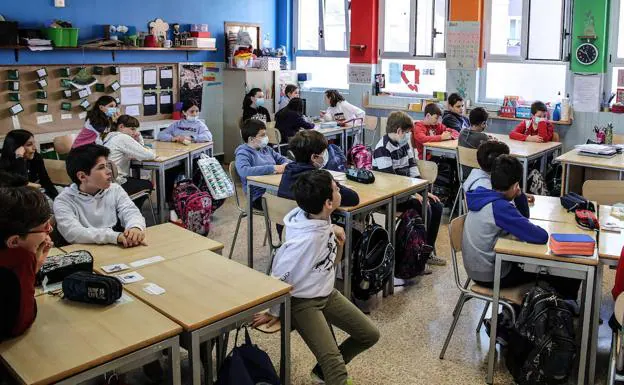 Covid measures eased in Spain’s schools and colleges
