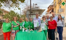 Volunteers from Spanish cancer association take to the streets of Benalmádena