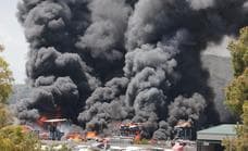 Explosions and toxic smoke complicate fire fighting at Malaga scrapyard blaze, which is now controlled