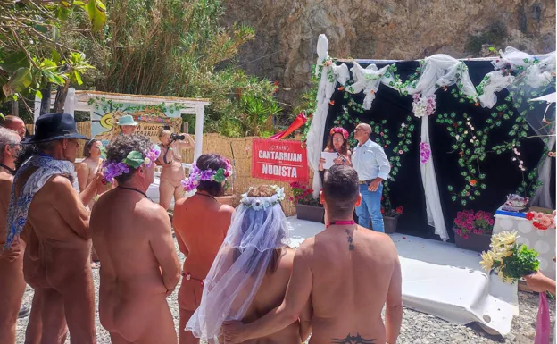 Andalucía |  Playa andaluza acoge hoy ocho bodas naturistas