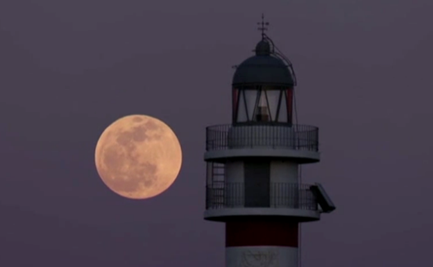 Watch this morning's 'blood moon' that was visible from all over Spain
