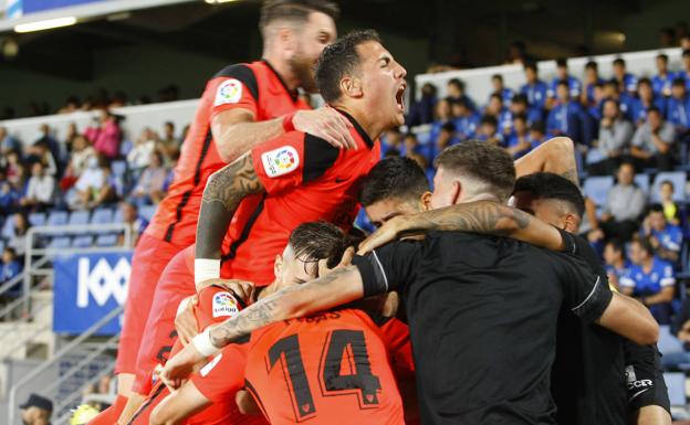 Malaga celebrate scoring the second goal against Tenerife. /AGENCIA LOF