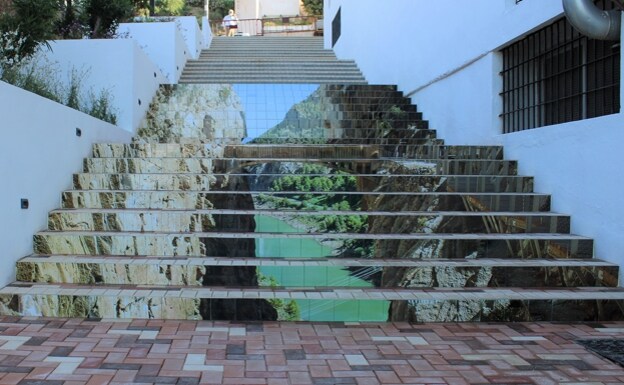 The steps in Calle Carmona with the new decoration of the Desfiladero de los Gaitanes. 