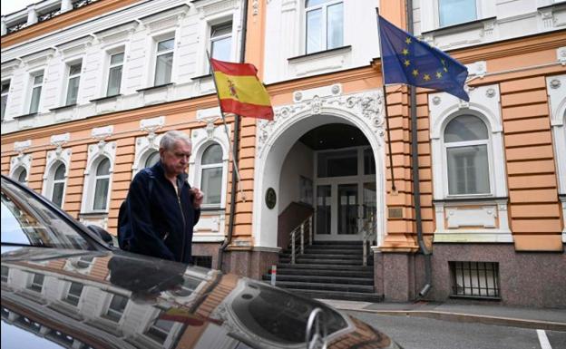 Russia gives 27 Spanish diplomats a week to leave the country