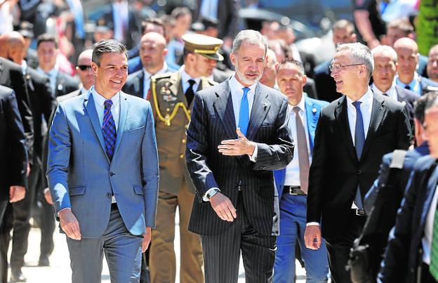 The PM, King Felipe and Nato's Secretary General on Monday. 