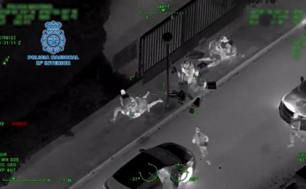 Watch as three people are arrested after a high-speed police chase from Estepona to Mijas