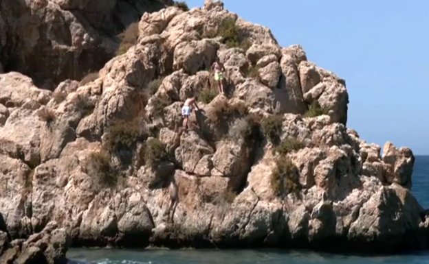 Rock jumpers face fines of 751 to 1,500 euros if caught in Nerja