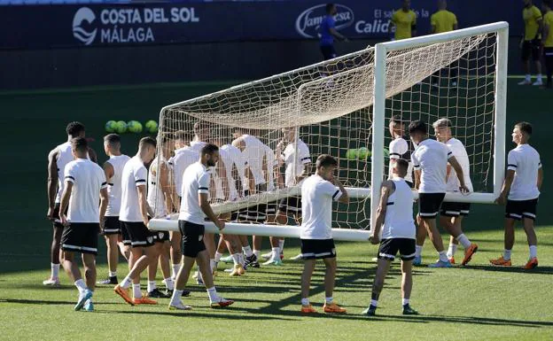 Malaga players during their last training session of the season. 