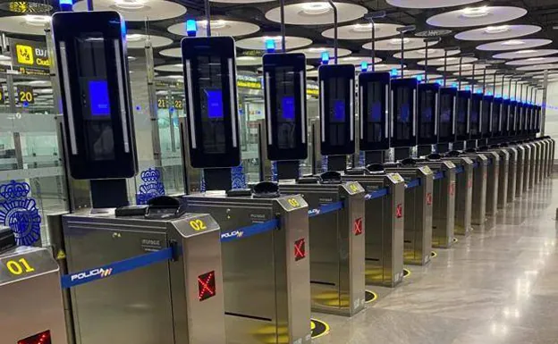 Airlines are asking for UK passengers to be able to use the automatic gates. 