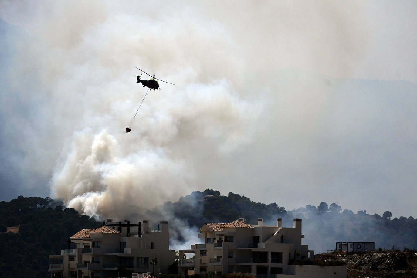 Some people evacuated from their homes because of the Sierra Bermeja fire allowed to return