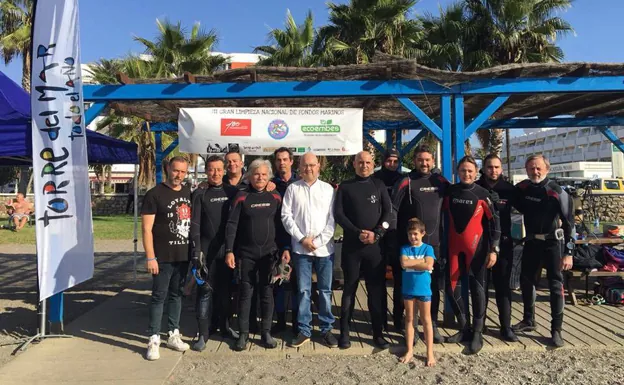Members of the Apañao Sub Diving Club and town hall representatives 