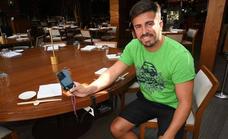 A Costa del Sol waiter has invented a system that charges mobile phones at restaurant tables