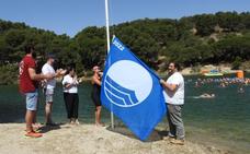 Ardales raises the blue flag in the El Chorro reservoir for the second consecutive year