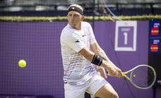 Davidovich aces his grass season debut at Queen's in London