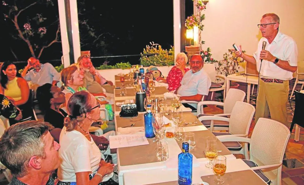 Costa Press Club celebrate their midsummer party