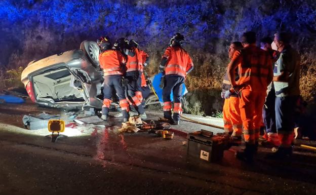 Ronda declares three days of mourning after three young people die when their car plunges off road near the town