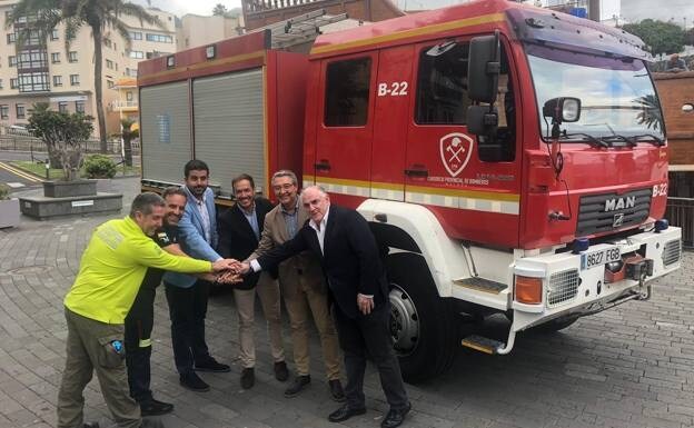 The fully-equipped fire engine was delivered on Thursday. /sur