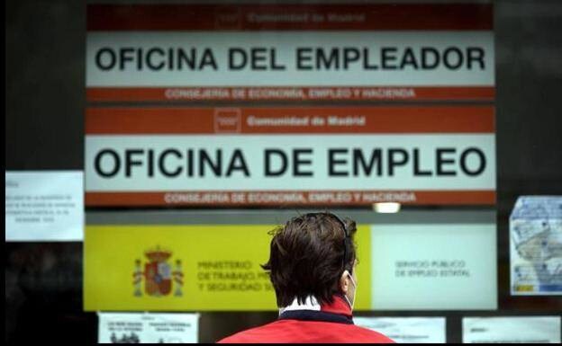 The number of people in Andalucía looking for work went up last month. 