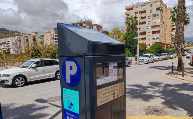 New parking metres on Almuñécar seafront 