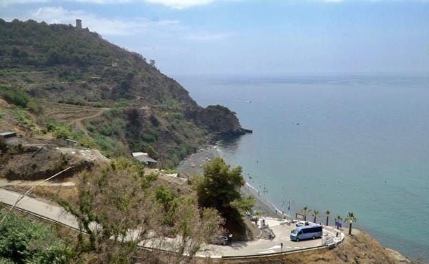 The access road to Maro beach with the minibus arranged by the Nerja town hall