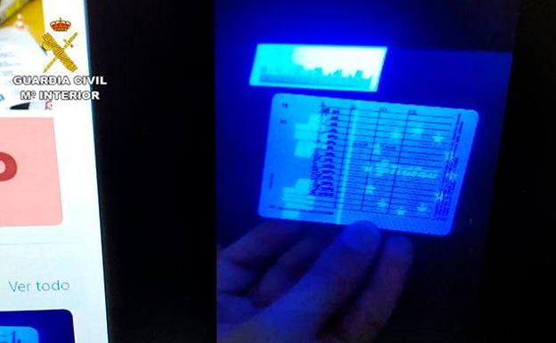 Eight arrested for selling fake driving licences to people in 16 Spanish provinces