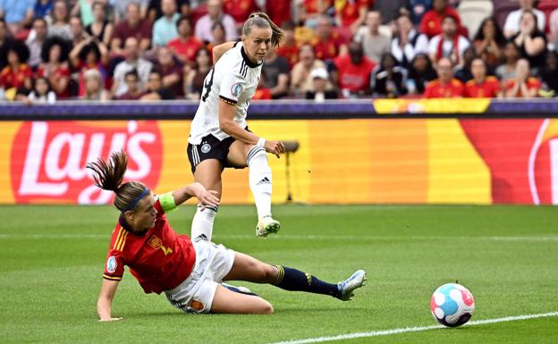 Klara Buhl scores the opening goal for Germany against Spain. 
