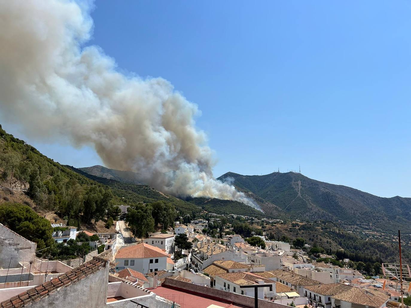 Photos of the latest Sierra de Mijas fire, visible from many points on the Costa del Sol