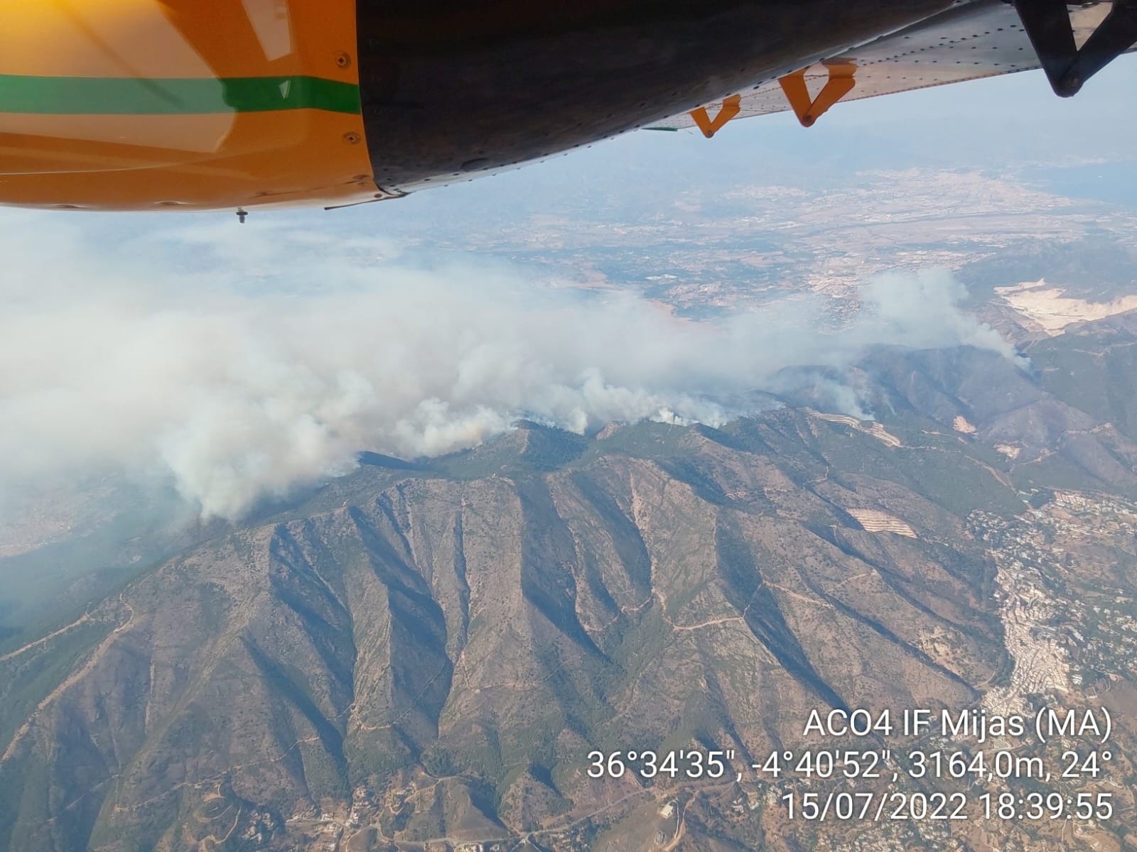 Photograph of the Alhaurín el Grande fire, as seen from the air.