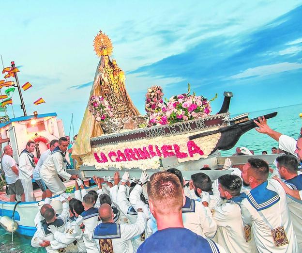 Most cities will organize the maritime procession on Saturday evening. 