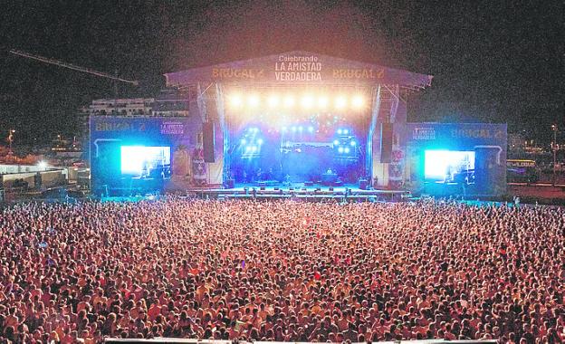 Nicky Jam attracted the biggest crowd of the festival. / JAIME WALFISCH