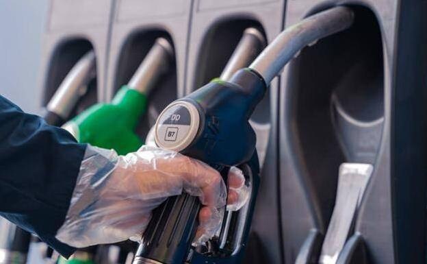 Guardia Civil warns of fuel scam with claimed discounts of 500 euros at service stations