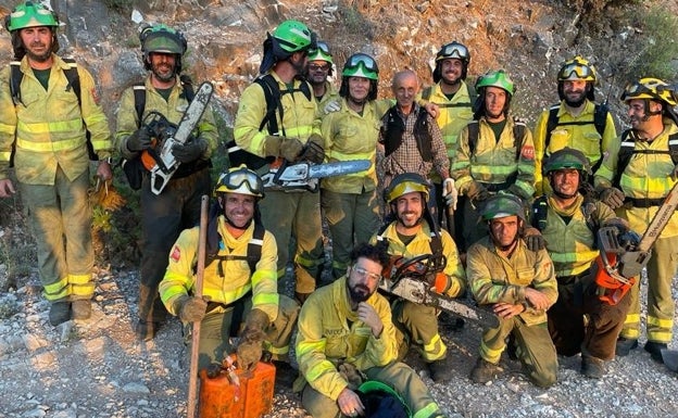Forest firefighters praise retired local runner who ignored instructions and helped them fight the Alhaurín el Grande blaze
