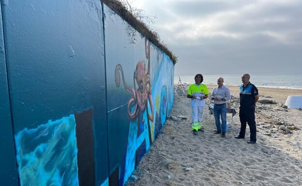 The artist works on the first mural on Playa La Cala. 