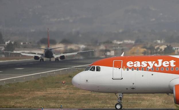 An easyJet plane at Malaga Airport. /ÑITO SALAS