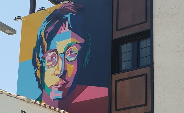 The mural of John Lennon is one of many that records the town's long list of visiting celebrities. /T. Bryant