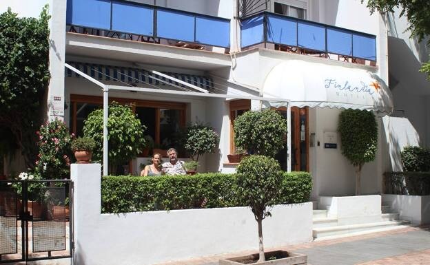 Emma Tremlett and José Sánchez Finlandia Hotel in Marbella /SUR