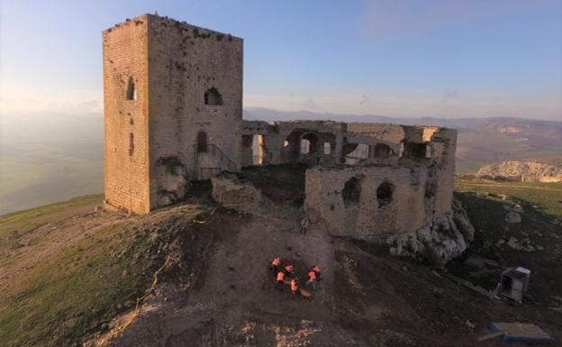 Archaeologists have recently begun working on the castle in Teba. /PRINMA