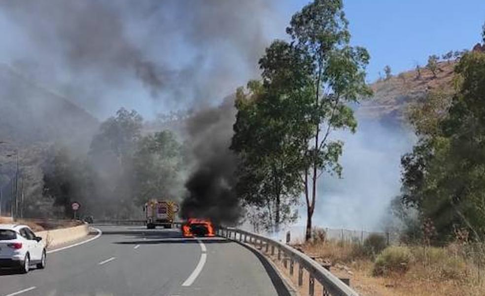Forest firefighters deployed to burning vehicle on A-45 at Casabermeja
