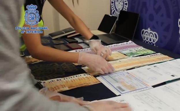 Police arrest 15 people accused of falsifying residence permits for Chinese nationals in Malaga