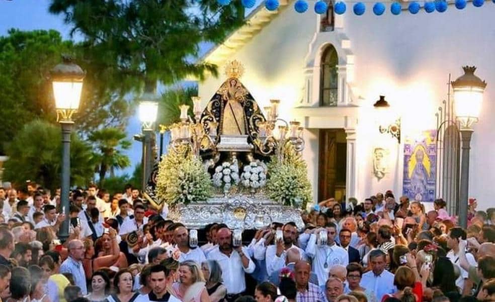 Benalmádena parades its image of Our Lady