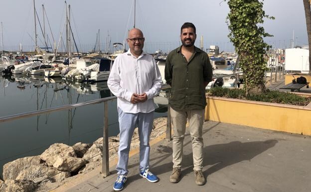 Jesús Pérez Atencia and David Segura, in the port of Caleta de Vélez. /sur