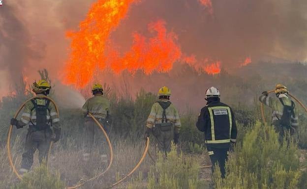 Spain's Bejís wildfire is still burning within a 100-kilometre perimeter and it continues to spread
